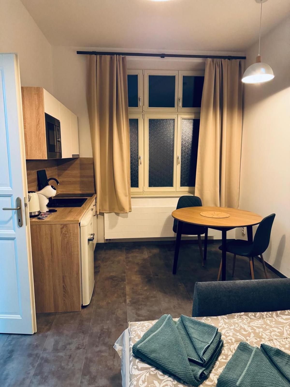 Pearl Bee Deluxe Suites Plzeň Buitenkant foto