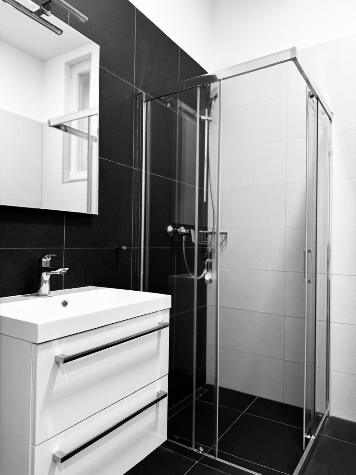 Pearl Bee Deluxe Suites Plzeň Buitenkant foto